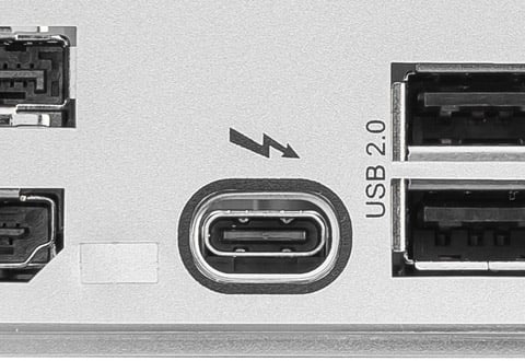 Thunderbolt 4ポートを搭載